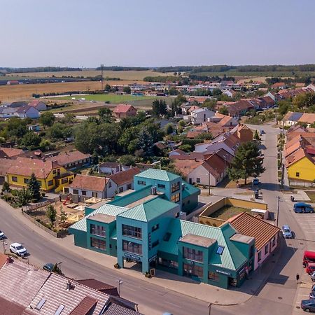Hotel Zabcice Екстер'єр фото