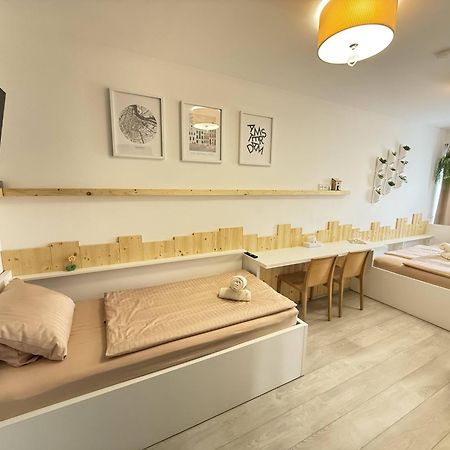 Hotel Zabcice Екстер'єр фото