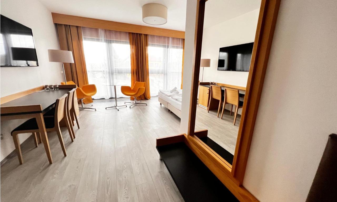 Hotel Zabcice Екстер'єр фото