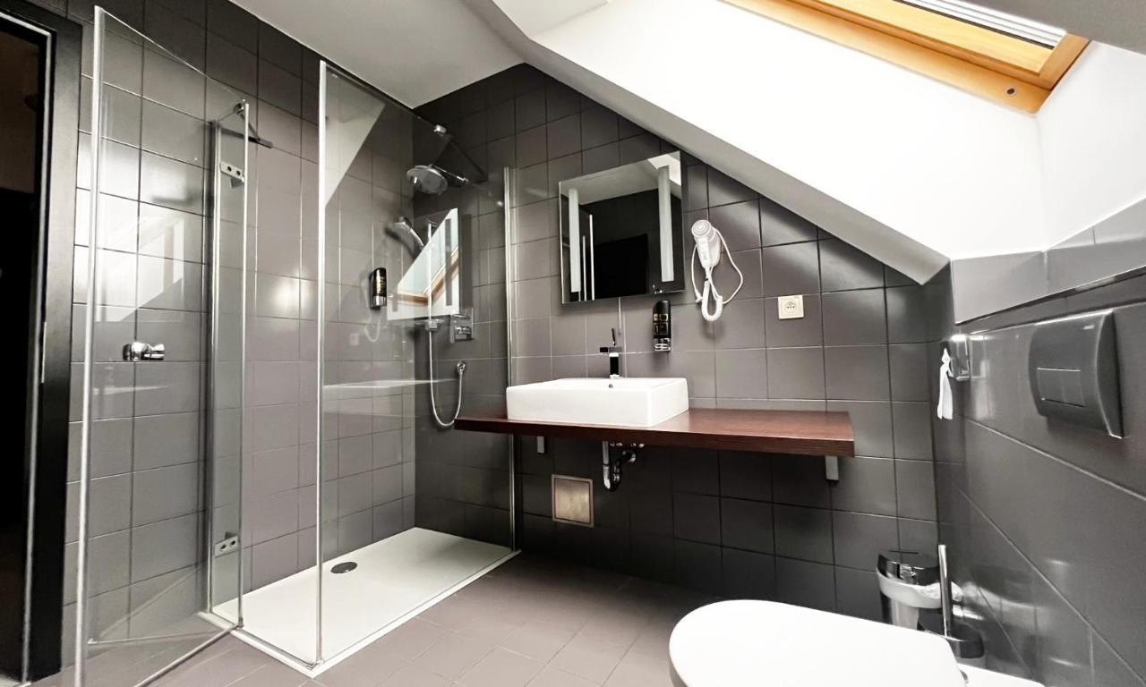 Hotel Zabcice Екстер'єр фото