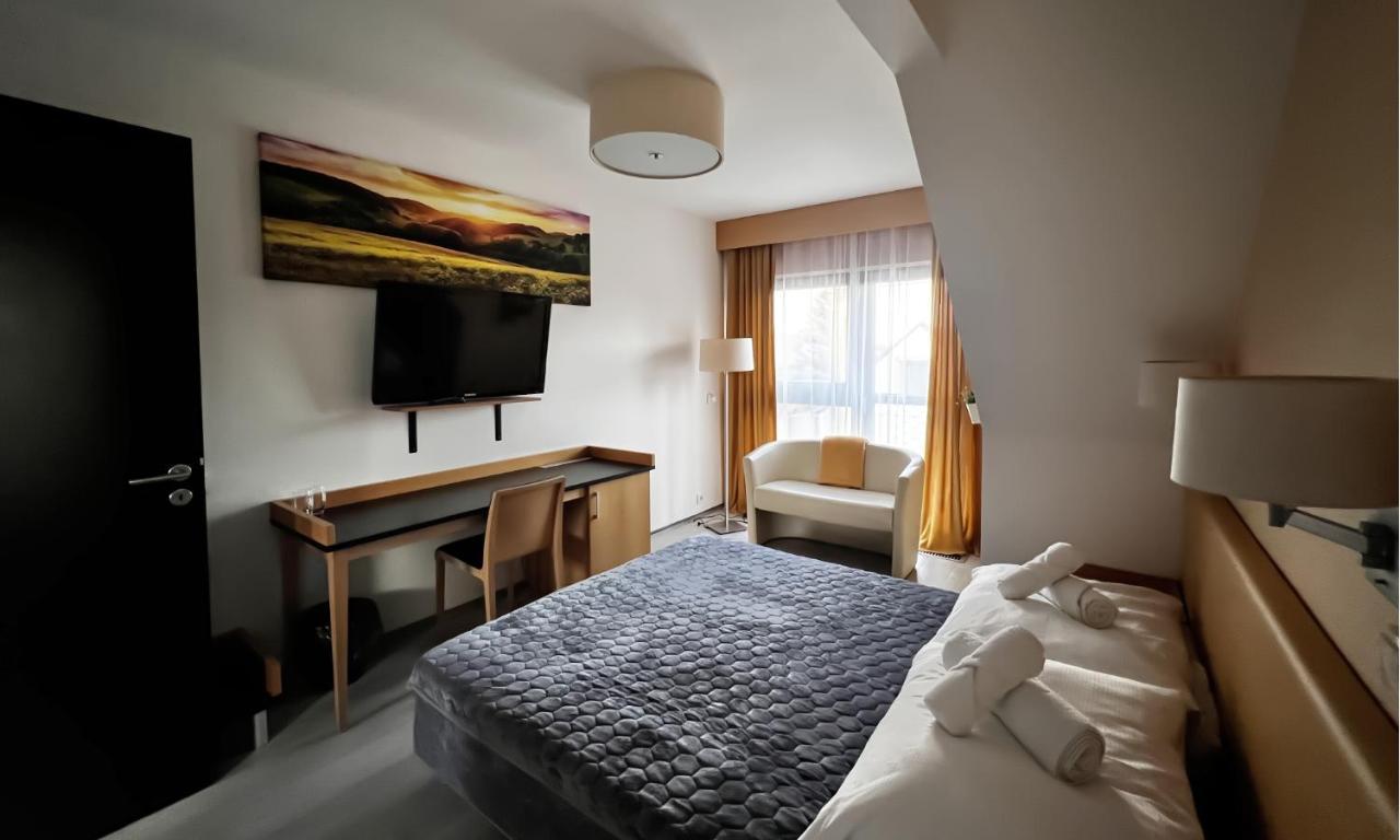 Hotel Zabcice Екстер'єр фото