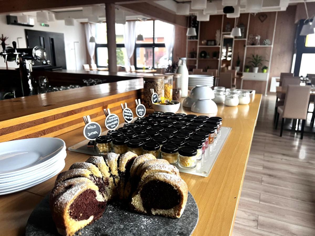 Hotel Zabcice Екстер'єр фото