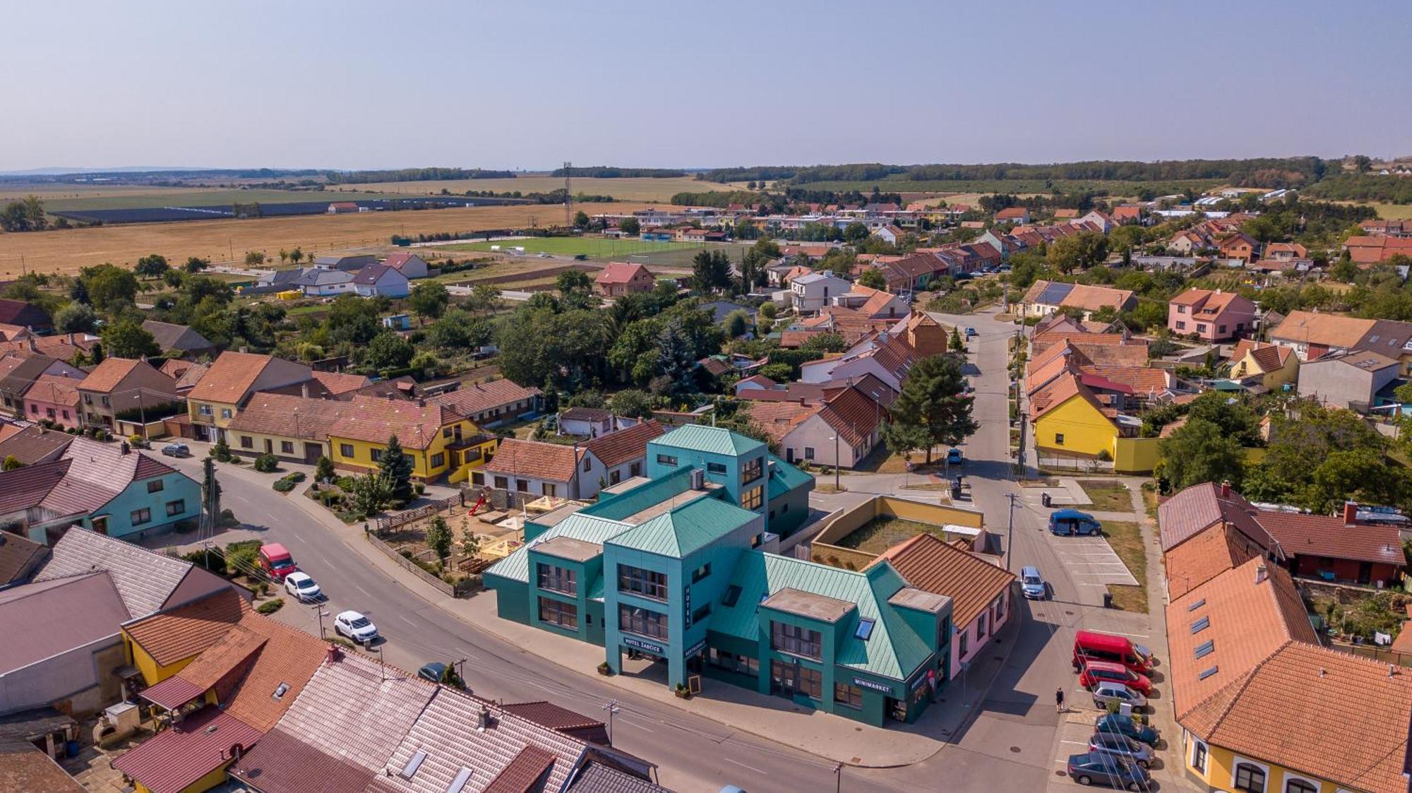 Hotel Zabcice Екстер'єр фото