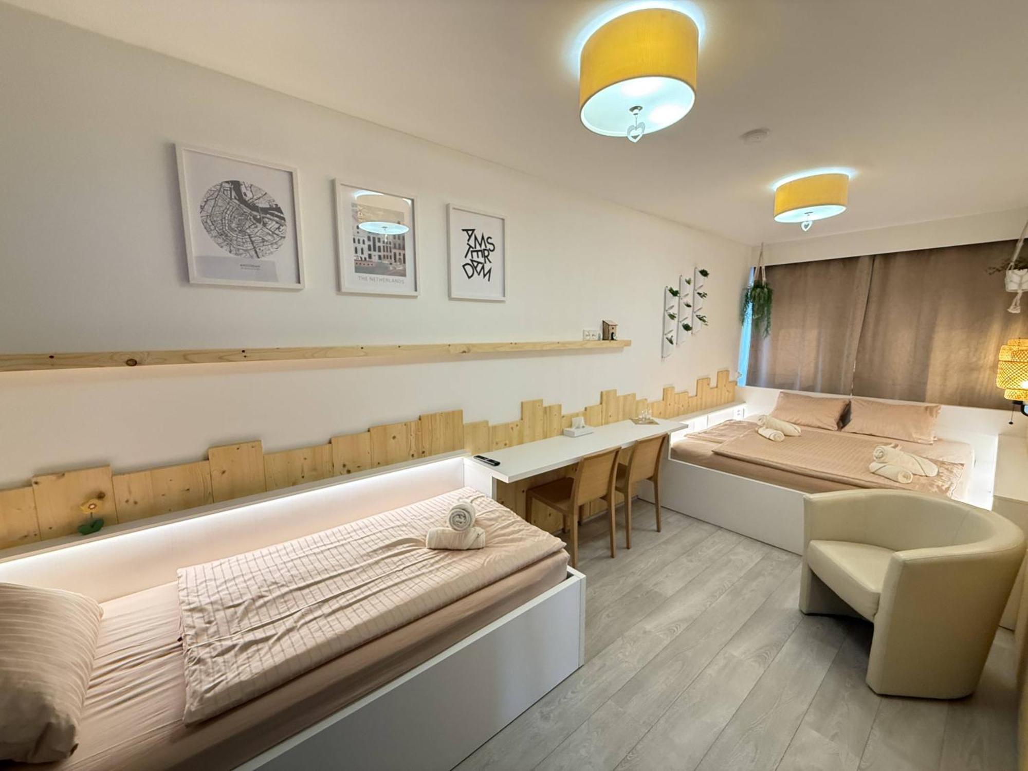 Hotel Zabcice Екстер'єр фото
