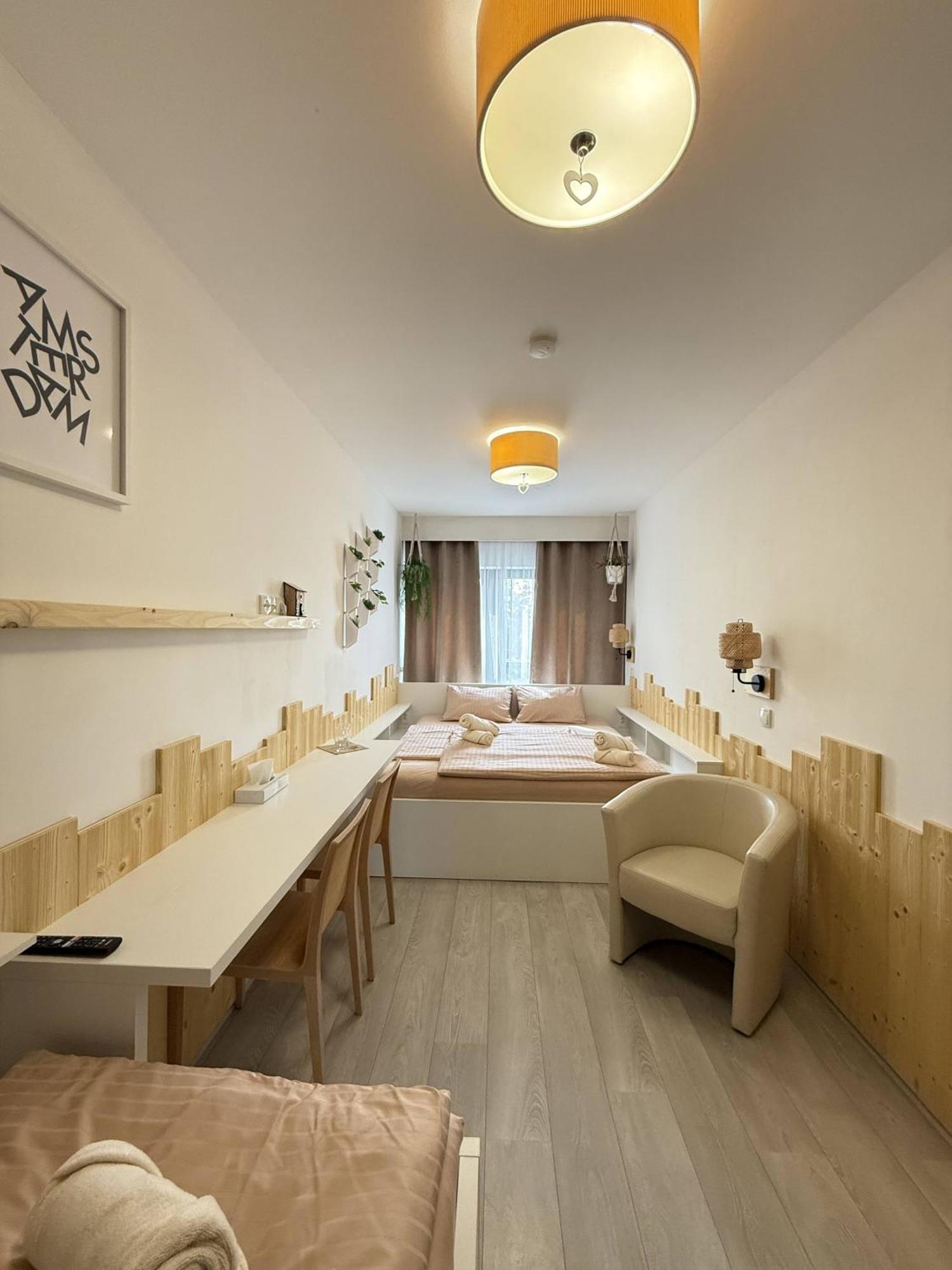 Hotel Zabcice Екстер'єр фото