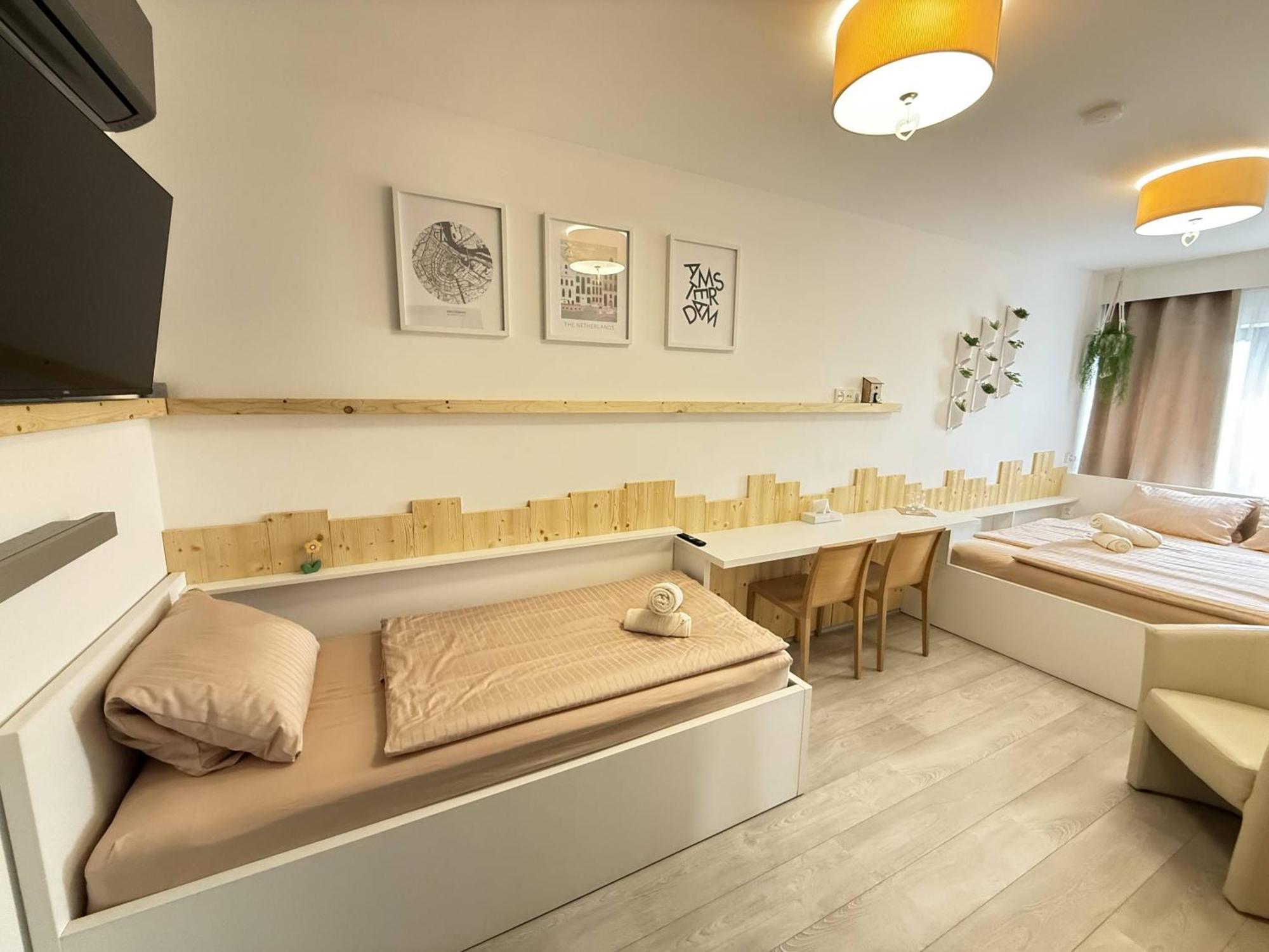 Hotel Zabcice Екстер'єр фото
