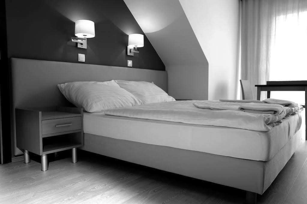 Hotel Zabcice Екстер'єр фото