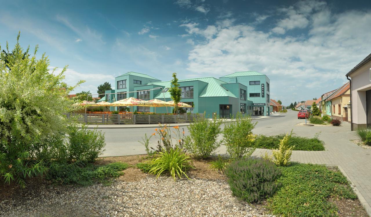 Hotel Zabcice Екстер'єр фото